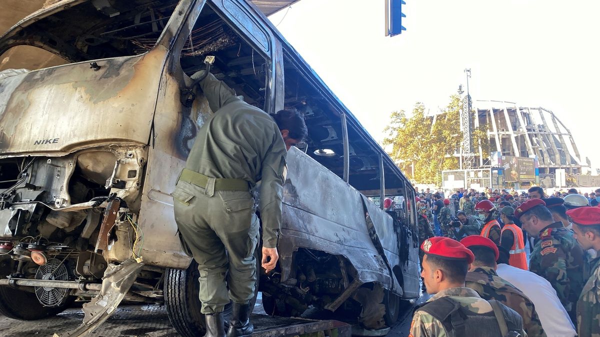V Damašku vybuchly nálože na vojenském autobusu, 14 mrtvých
